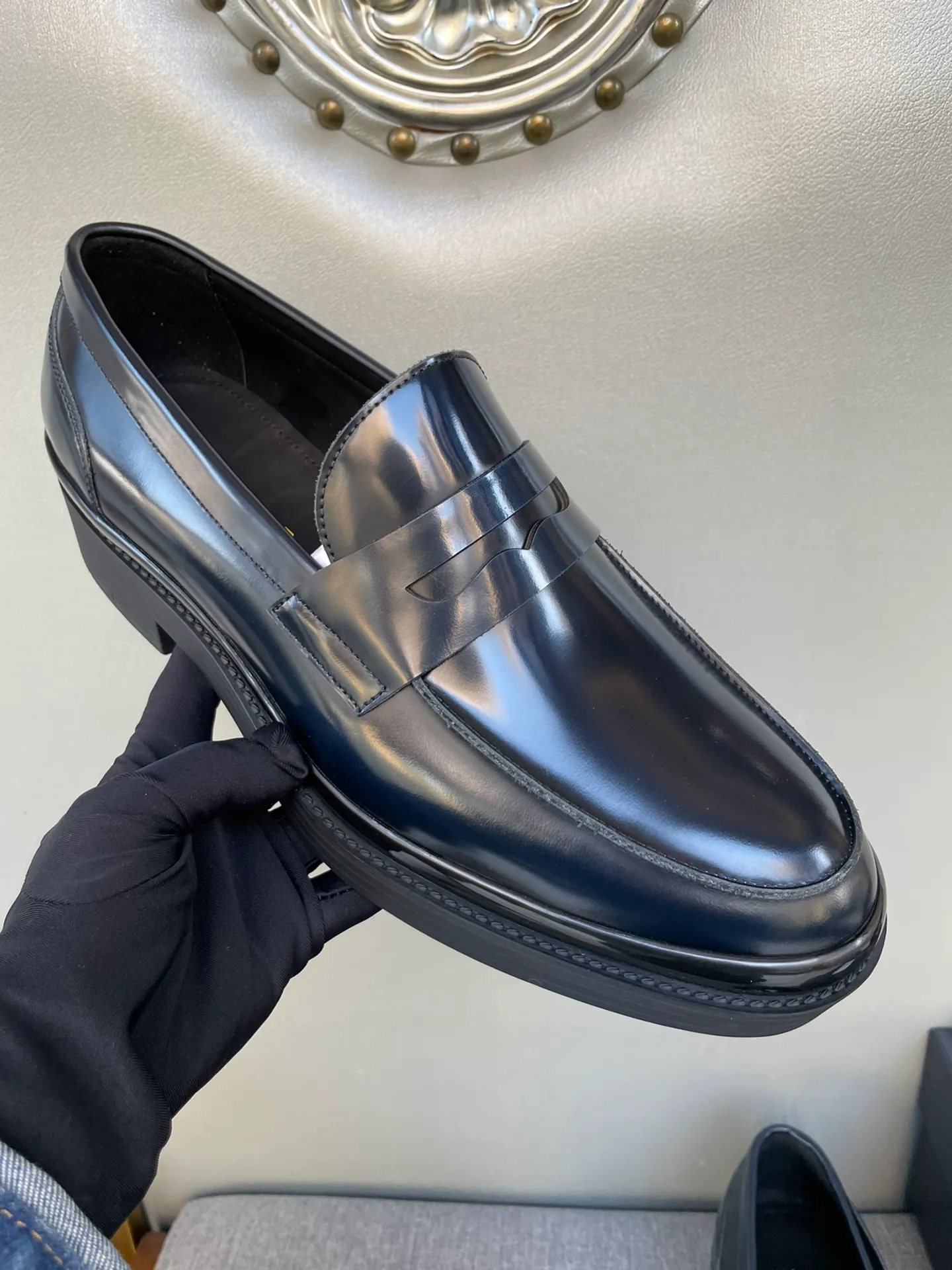 Men's shoes 💰860 💰Best recommendation✨PRADA Prada top purchasing quality imported upper with color-brushed edge beads carved toe design cowhide lining private molded TPU outsole non-slip, wear-resistant and elastic fashionable and versatile burgundy black blue 39-44 in stock (38, 45 customized for replacement, return and exchange)